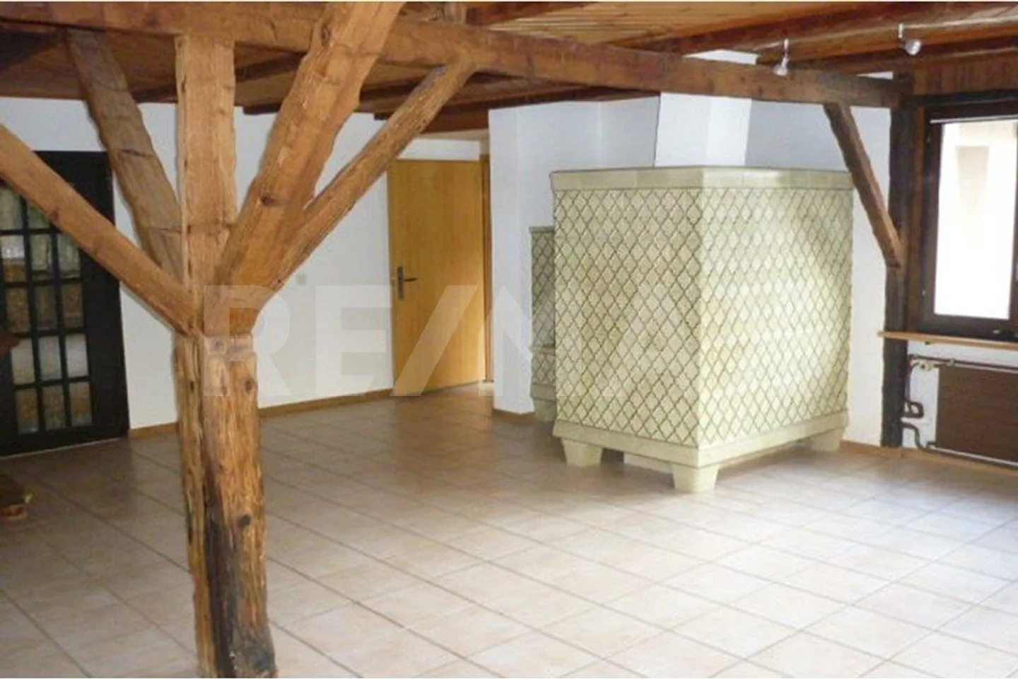 Natura pura! Casa a 3 famiglie, proprietà commerciale inclusa parcella forestale su 11.000 m2 - Foto 5 di 12