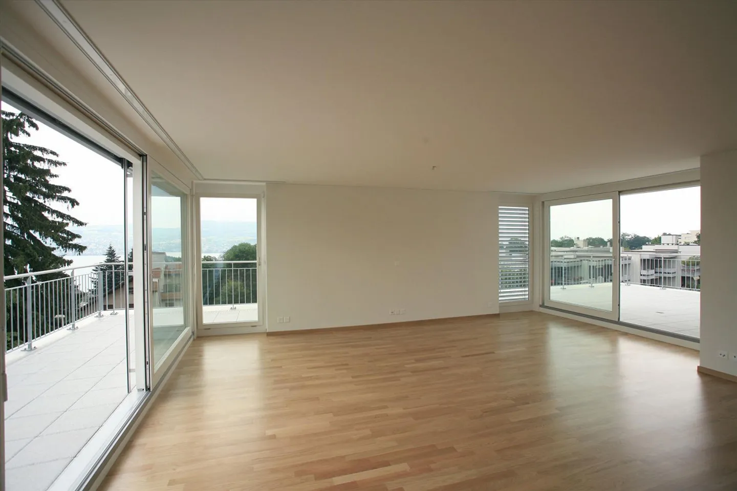 Vie sophistiquée et flexible dans un emplacement recherché ! - Photo 2 sur 7