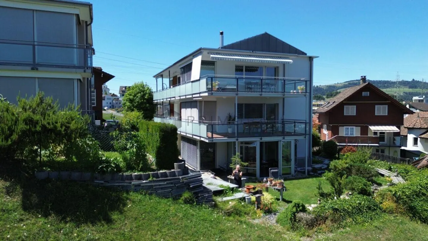 Charmante Gartenwohnung mit Aussicht - Foto 2 von 11