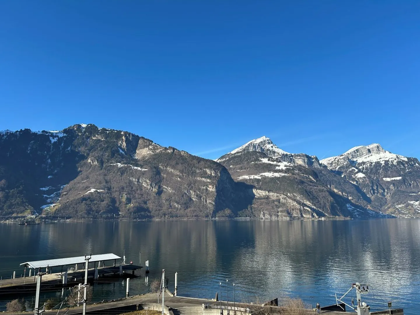 Appartement Charmant avec Vue sur le Lac - Photo 5 sur 13