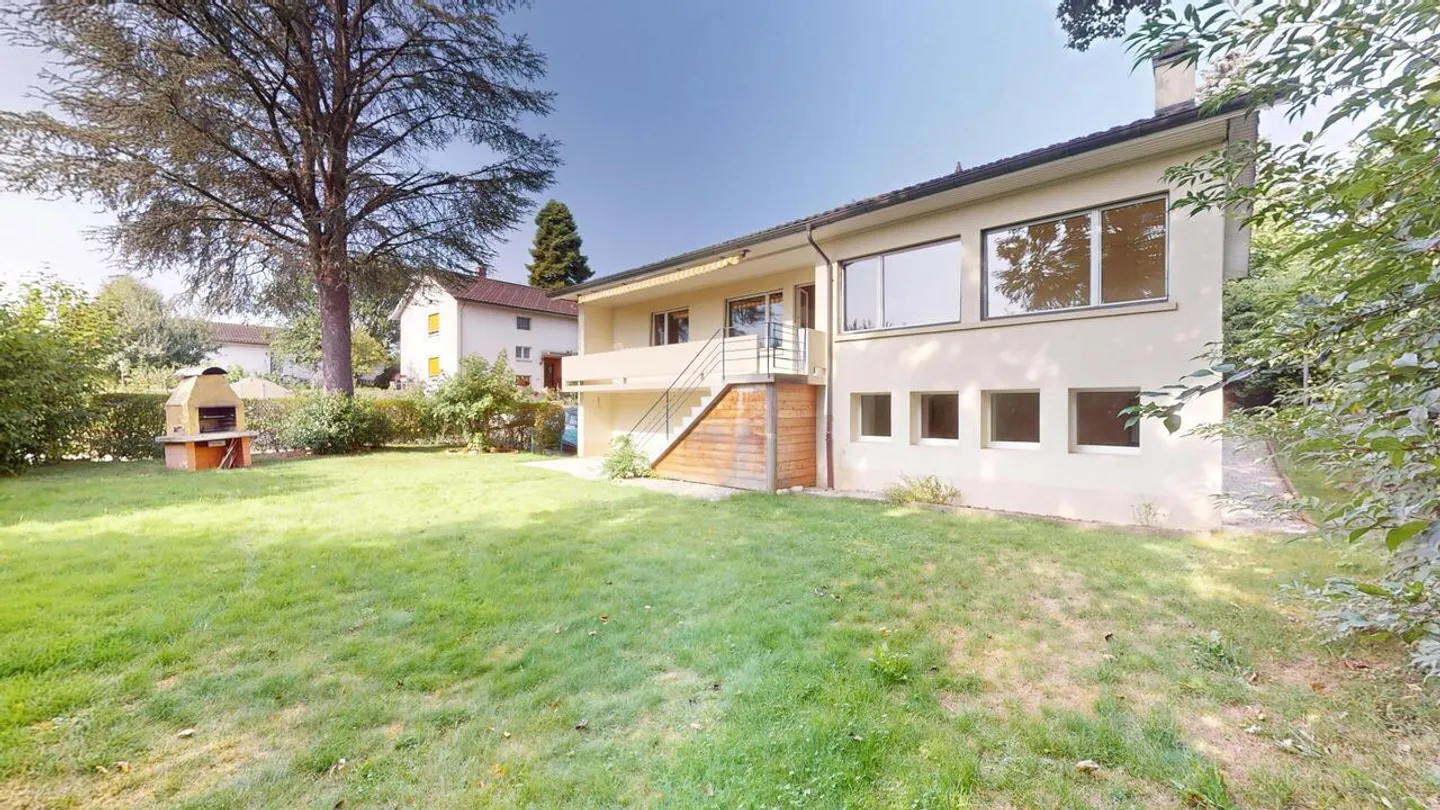 Casa unifamiliare con grande giardino - Foto 2 di 20