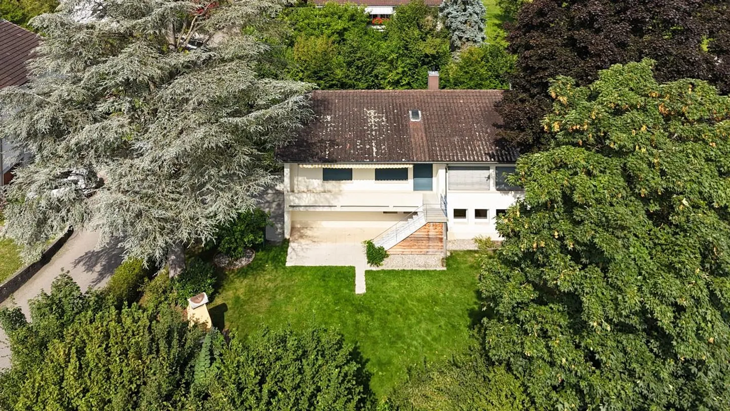 Casa unifamiliare con grande giardino - Foto 3 di 20