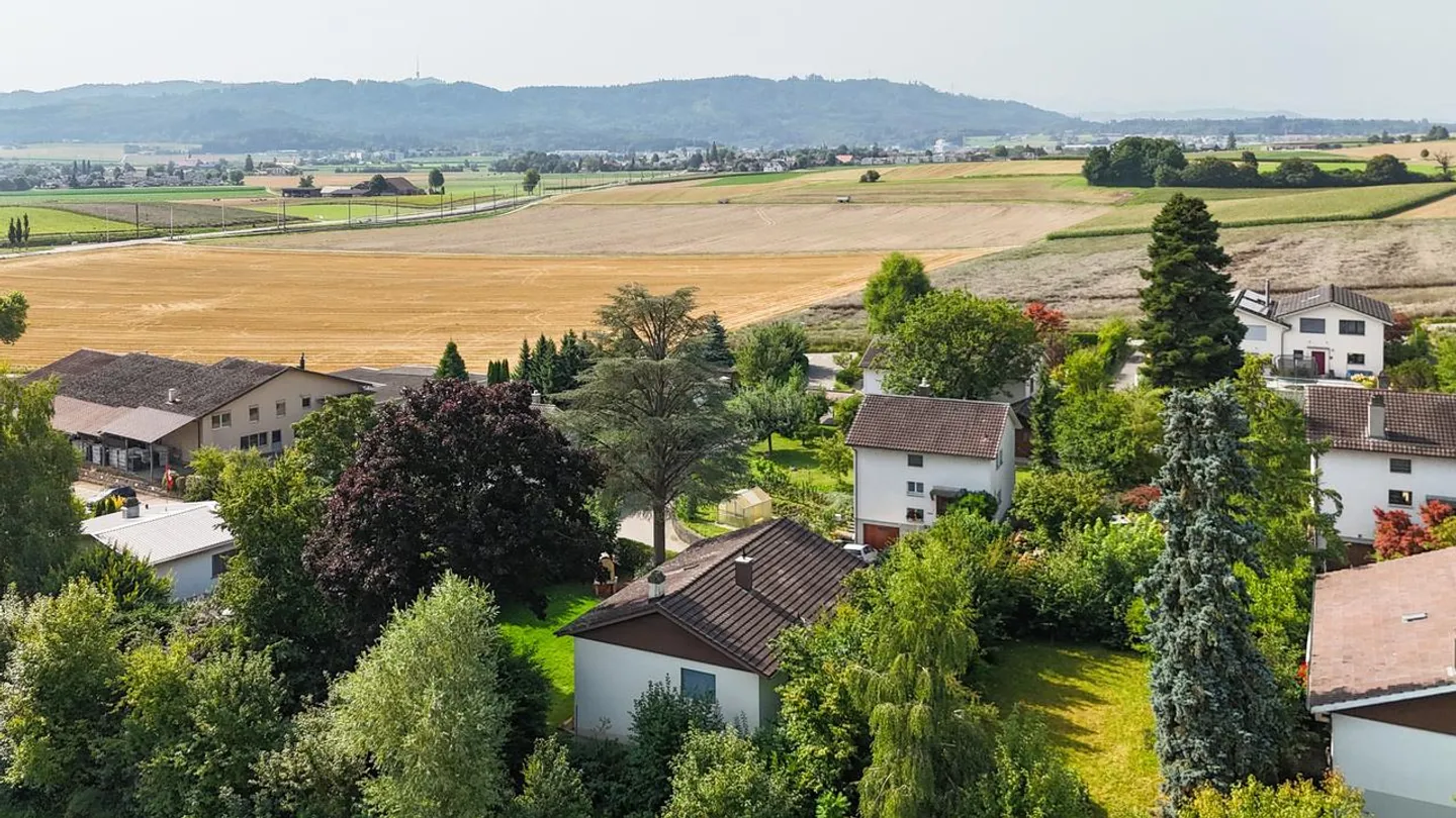 Casa unifamiliare con grande giardino - Foto 7 di 20