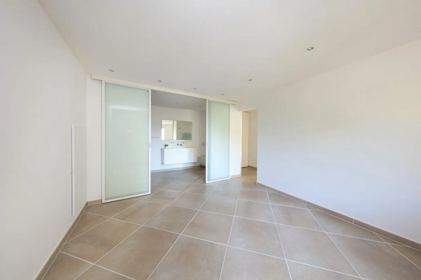 TENDER - Charming bright house - Photo 7 of 16