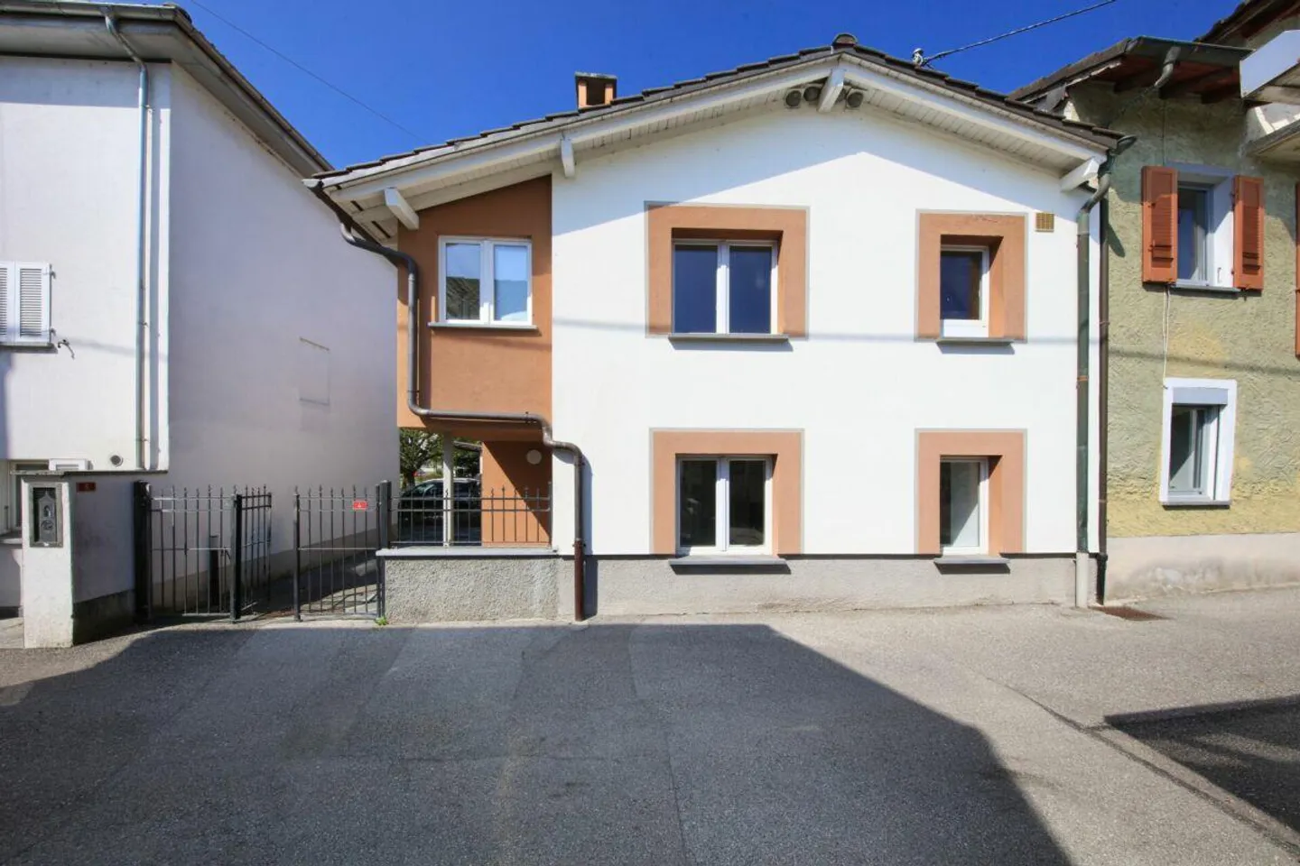 TENDER - Charming bright house - Photo 15 of 16