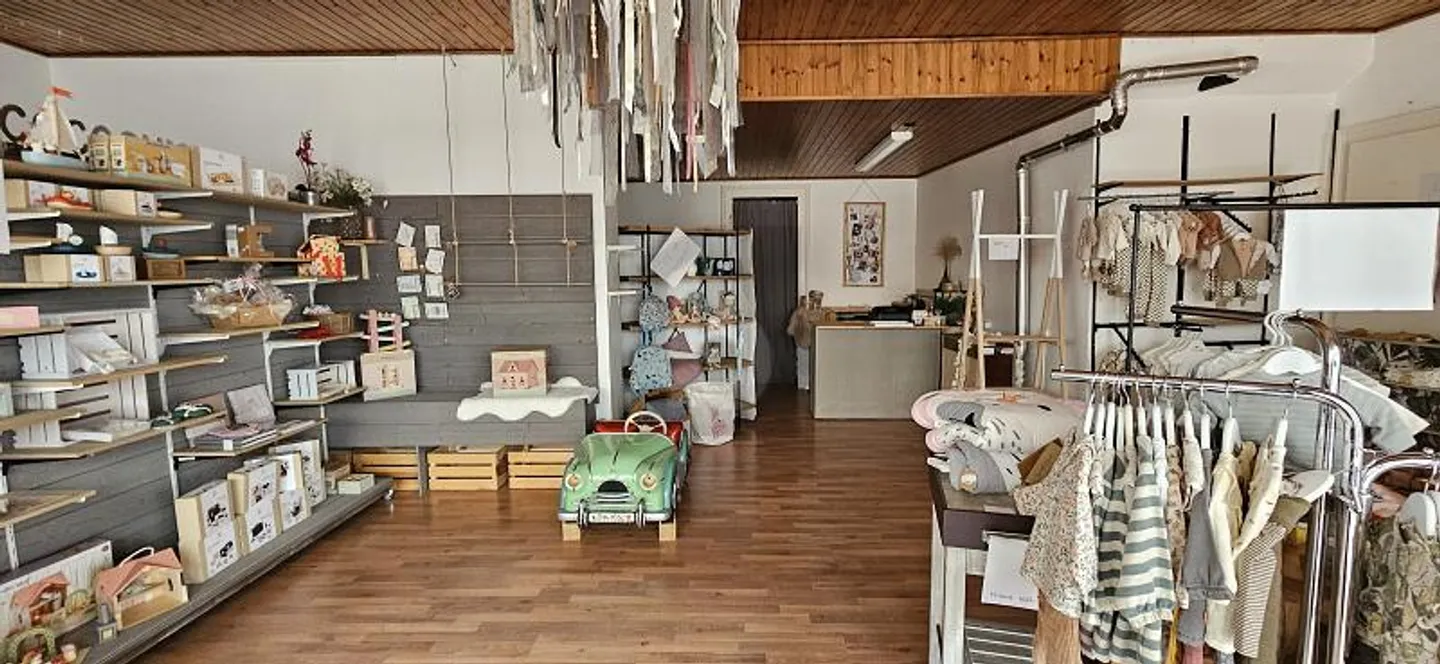 Espace Commercial Spacieux - Photo 1 sur 4