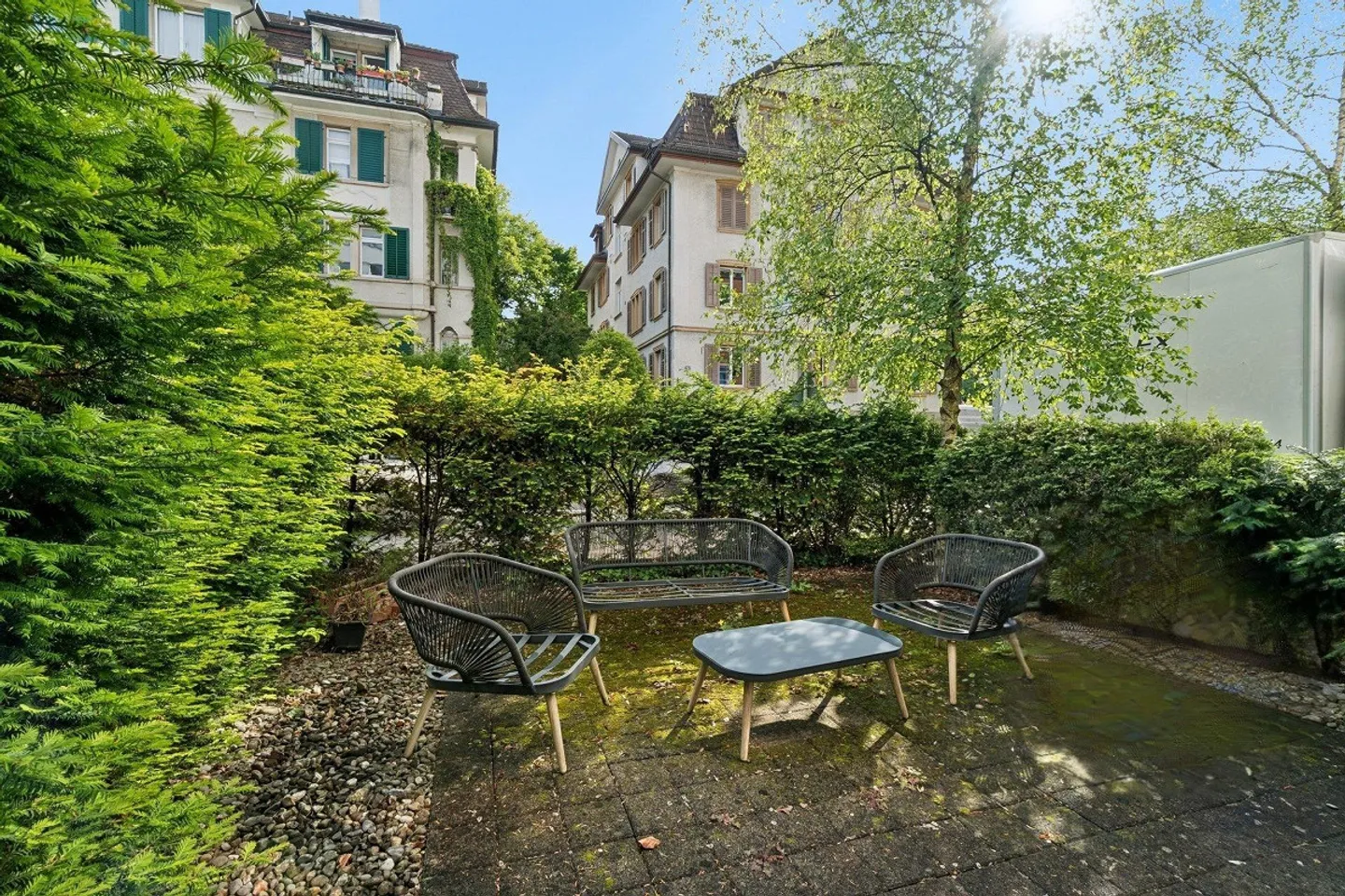 Small & Fine - Perfect Retreat with Garden Seating Area - Photo 2 of 4