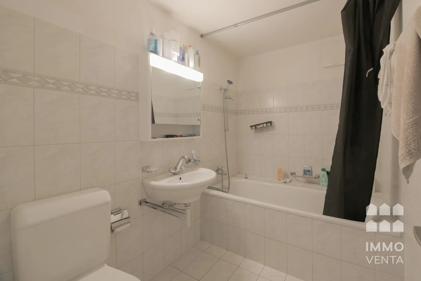 Bel appartement de 2,5 pièces avec jardin d'hiver - Photo 3 sur 6