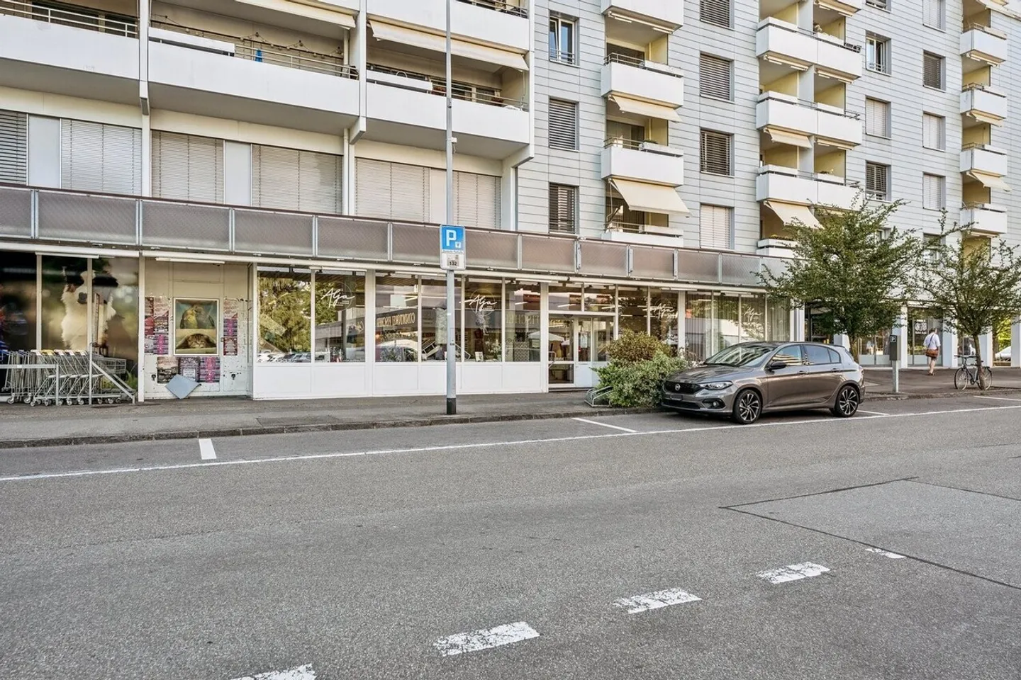 Your new business location next to Surseepark - Photo 1 of 7