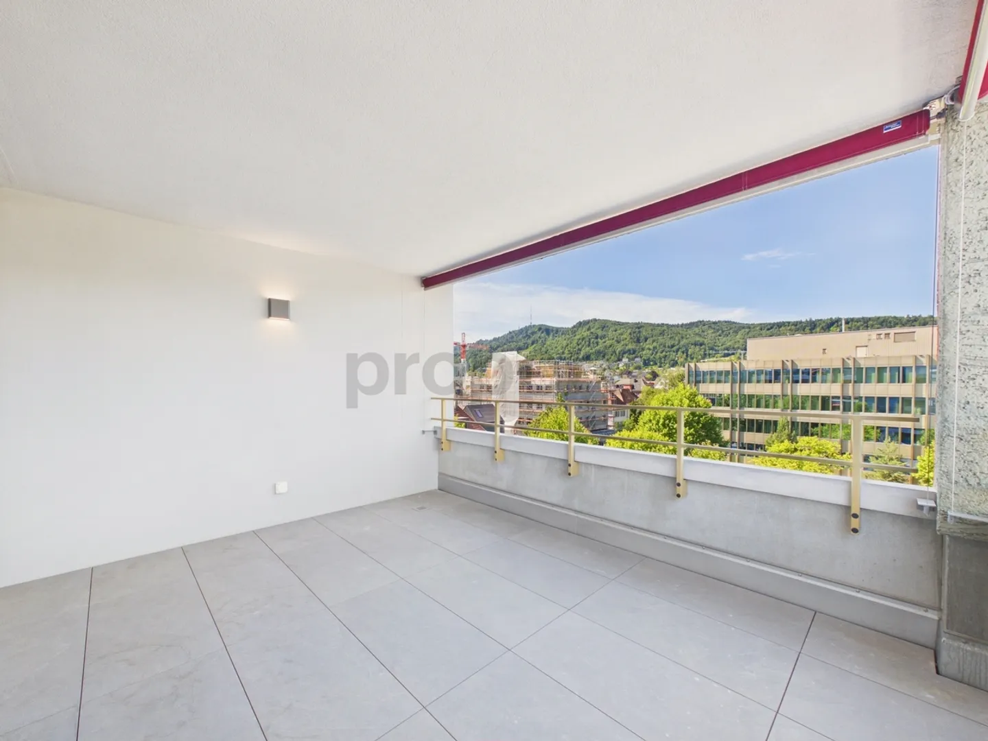 Balcone soleggiato, standard Minergie moderno e comfort senza barriere con ascensore - Foto 9 di 10