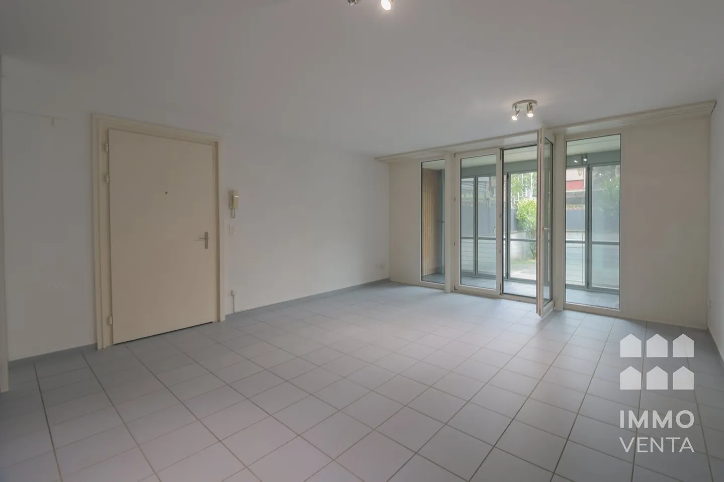 Bel appartement de 2,5 pièces avec jardin d'hiver - Photo 1 sur 6