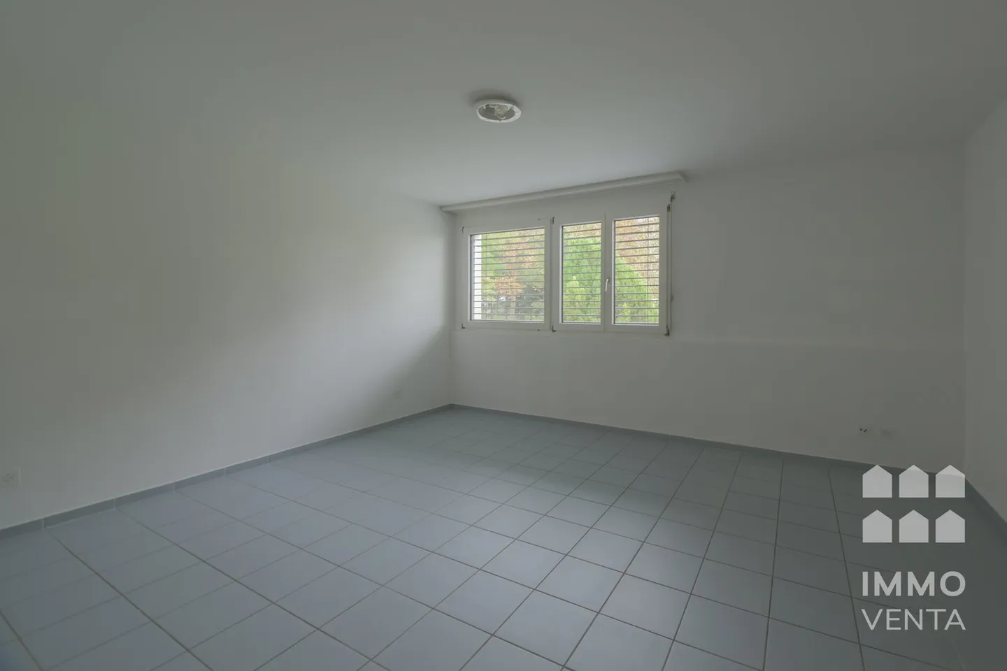 Bel appartement de 2,5 pièces avec jardin d'hiver - Photo 5 sur 6