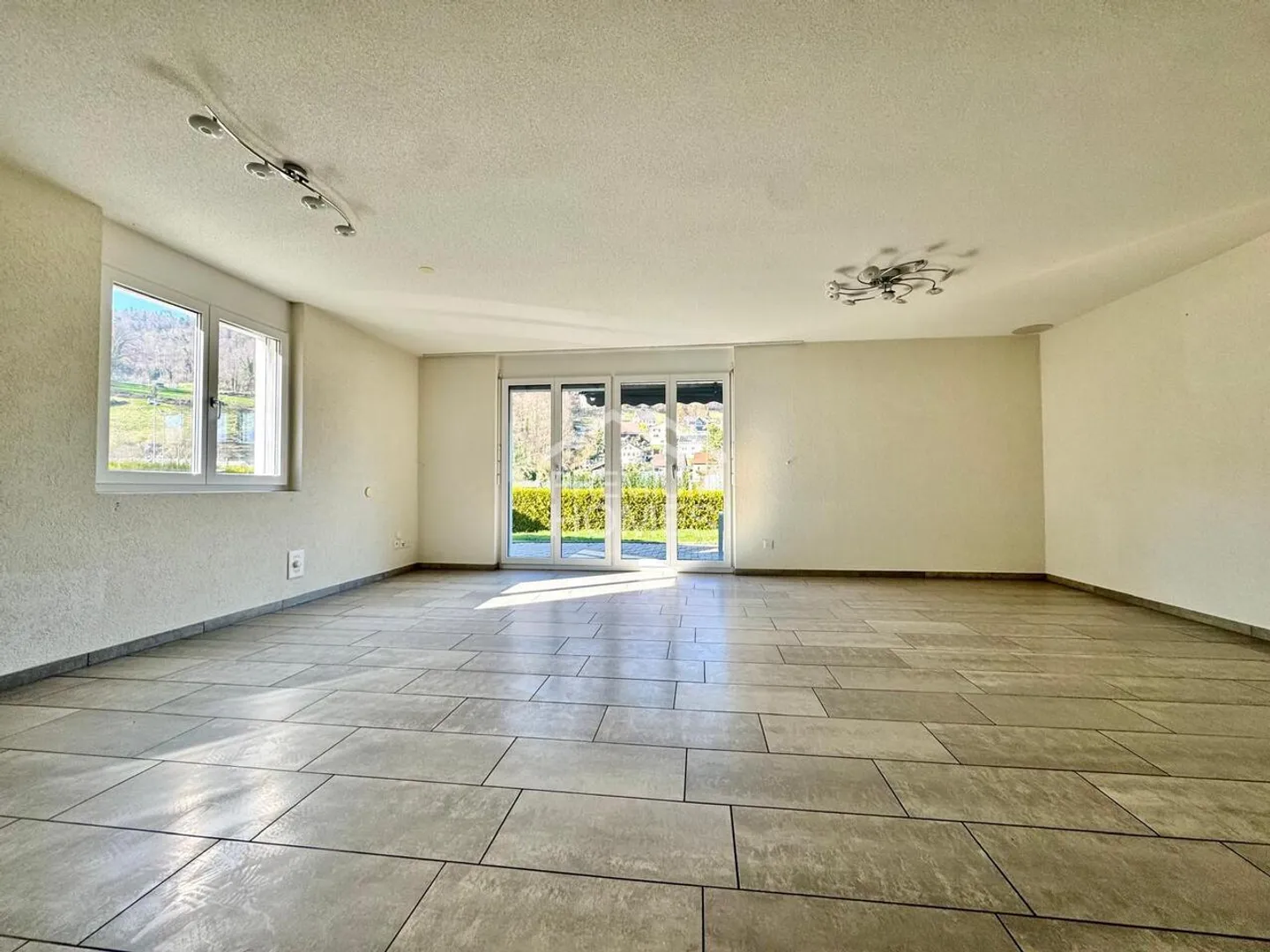 Charmantes Familienhaus mit Garten - Foto 4 von 9