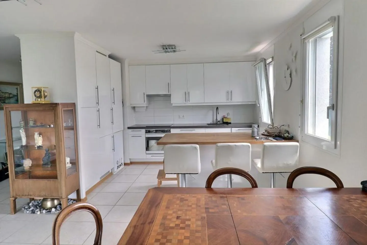 Magnificent 5.5 room apartment in a small residence in Crassier - Photo 4 of 11
