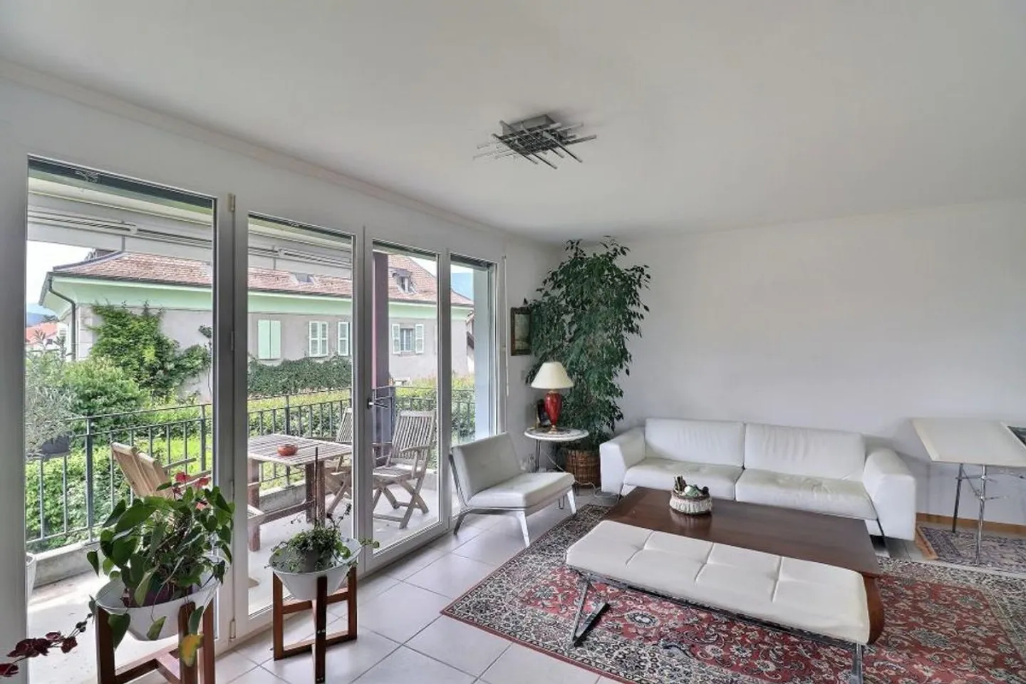 Magnificent 5.5 room apartment in a small residence in Crassier - Photo 5 of 11