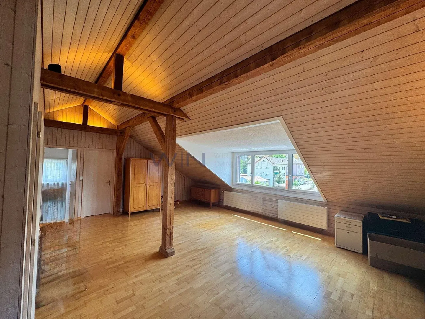 Oak parquet, wine cellar and seven parking spaces - Photo 5 of 13
