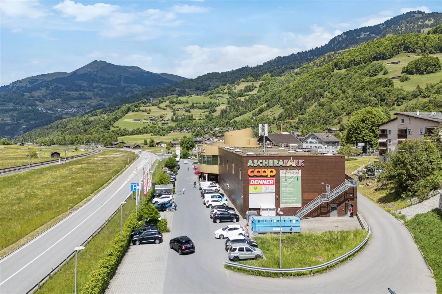 Locali con grande potenziale - Spazio di vendita/magazzino - Foto 2 di 6