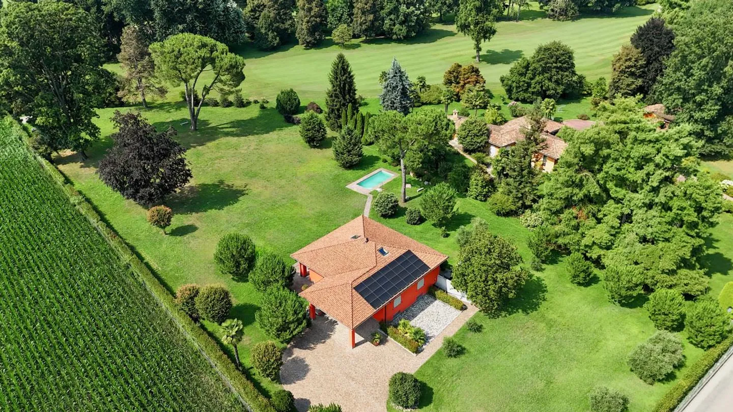 Villa in the Green between Lake Lugano and the Golf Course - Photo 2 of 7