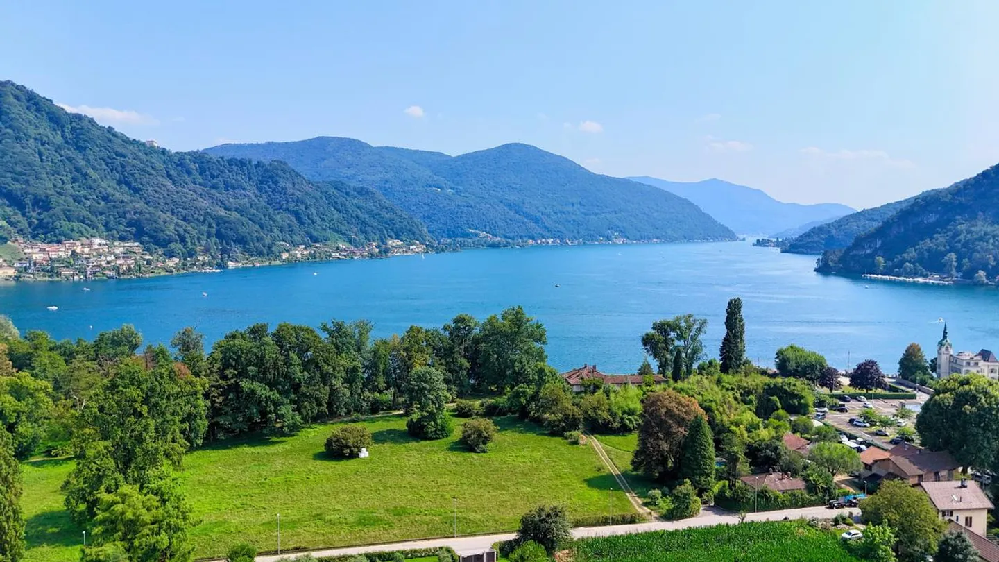 Villa in the Green between Lake Lugano and the Golf Course - Photo 3 of 7