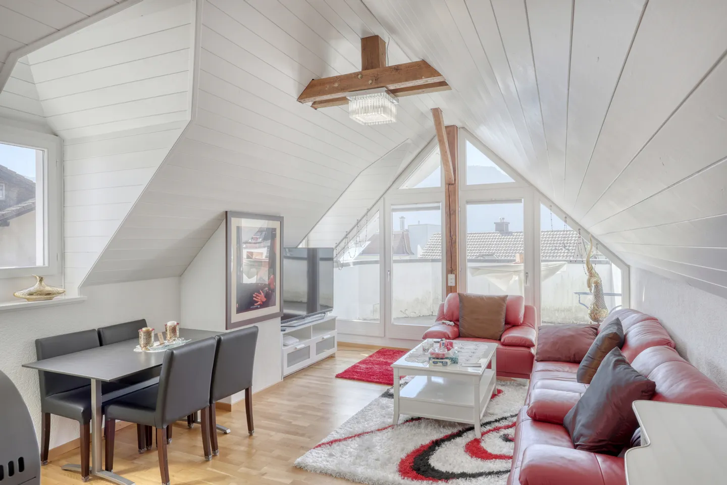 Charmantes Mehrfamilienhaus - Foto 2 von 10