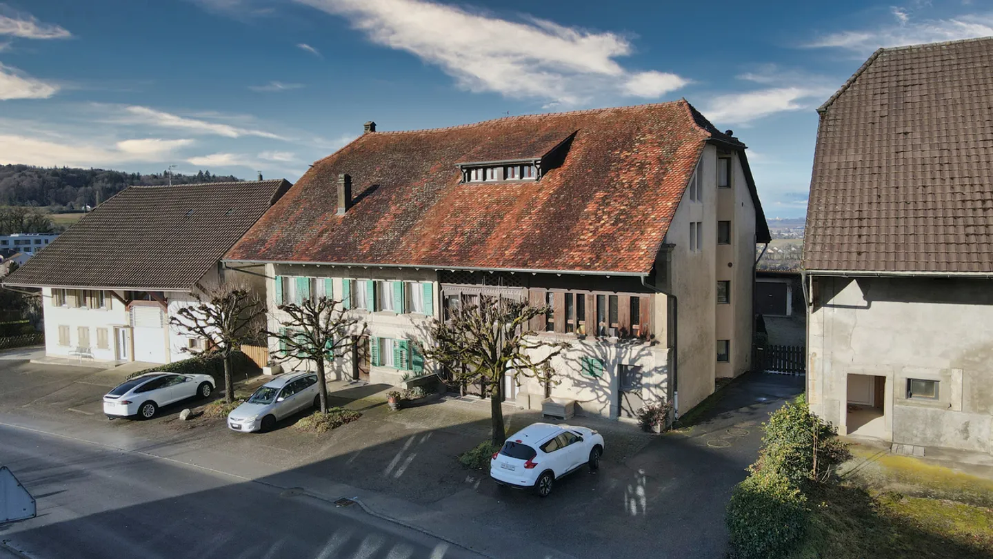 Für Entwickler: Mietgebäude + Grundstück in Montagny / FR - Foto 2 von 18