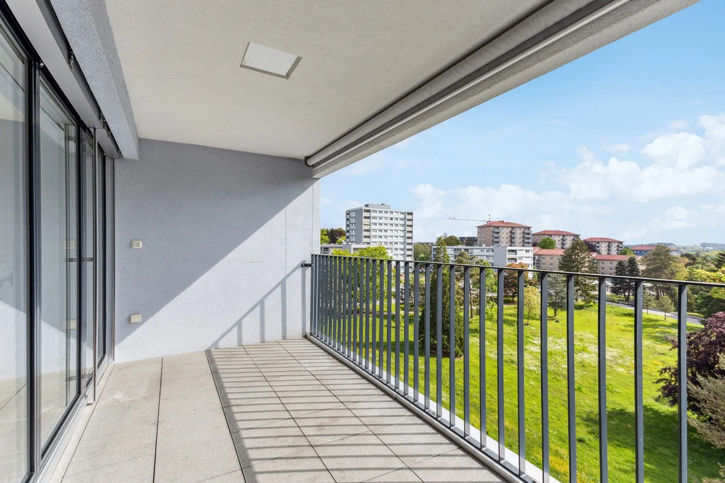 Appartement Moderne Proche Commodités - Photo 8 sur 9