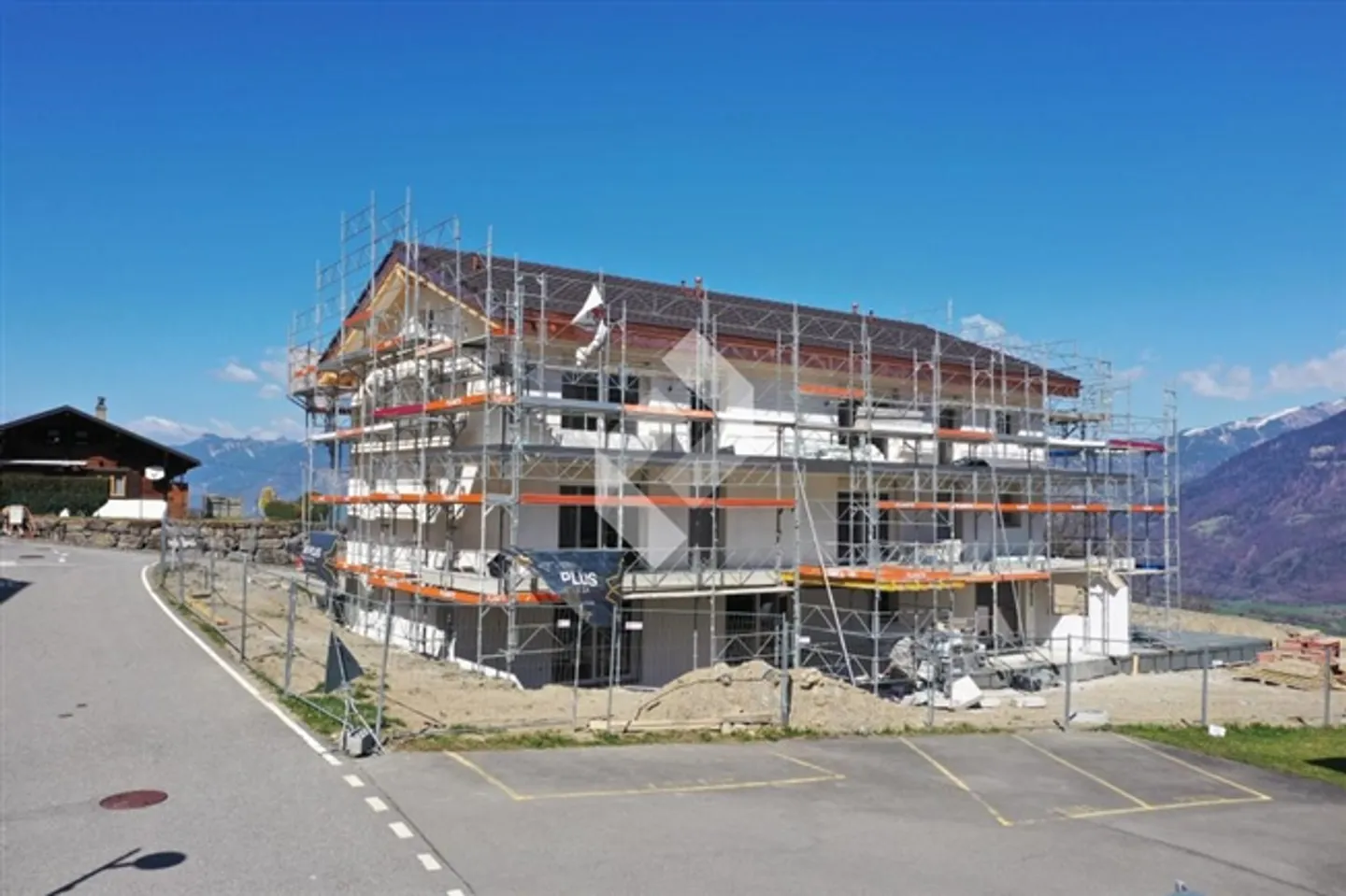 «Süd-Ost-Ausrichtung und Panoramablick im 1. OG» - Foto 2 von 7