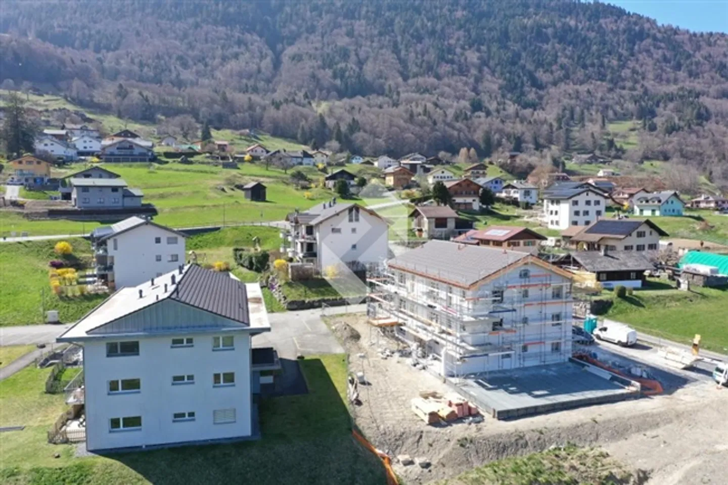 «Süd-Ost-Ausrichtung und Panoramablick im 1. OG» - Foto 3 von 7