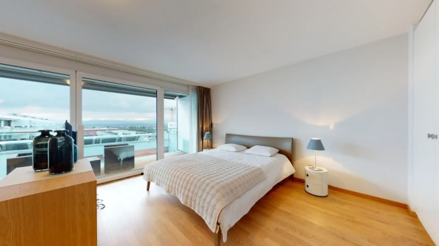 «Superbe studio meublé de luxe!» - Photo 6 sur 8