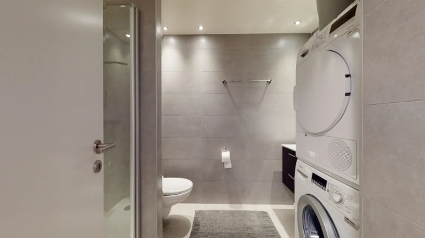 «Superbe studio meublé de luxe!» - Photo 8 sur 8