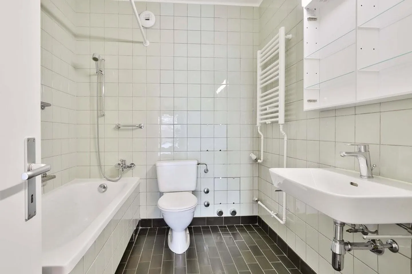 Spacious Apartment in the Tourelle Complex - Photo 4 of 9