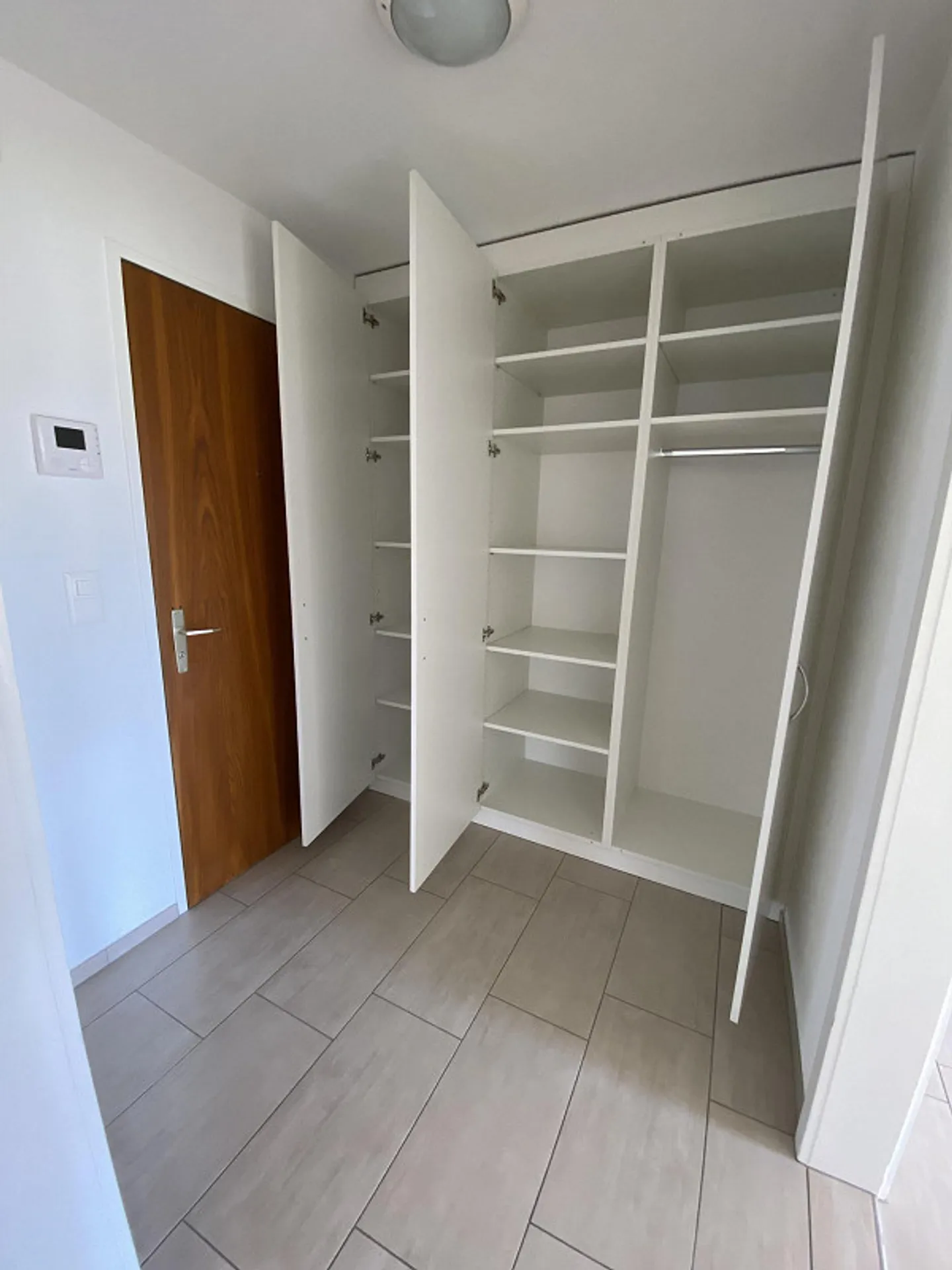 Appartement confortable de 3,5 pièces avec une belle vue - Photo 3 sur 23