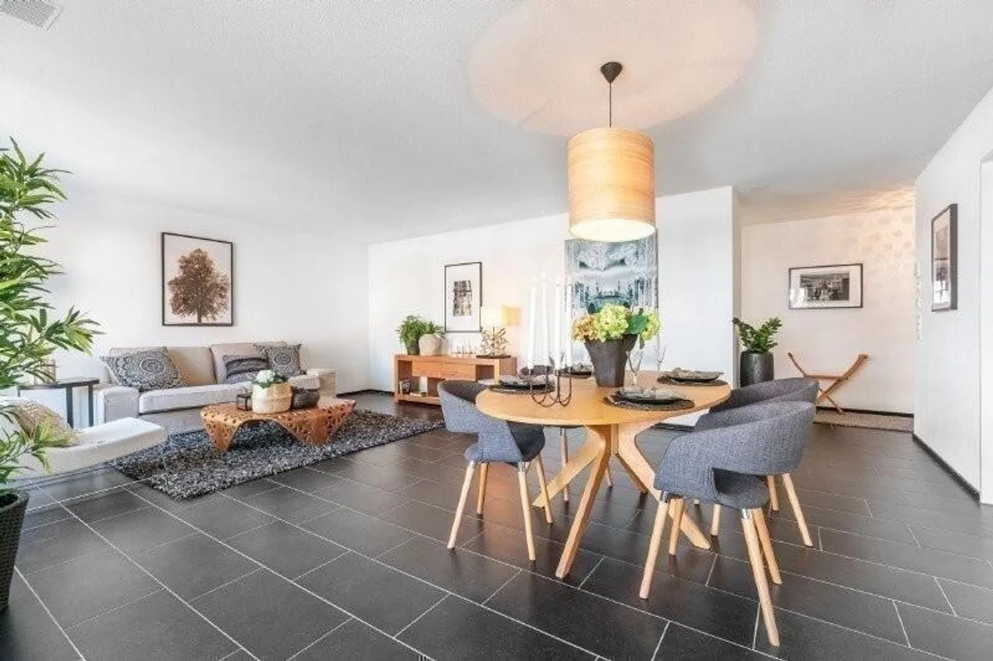 Modernes Apartment mit Balkon - Foto 3 von 8