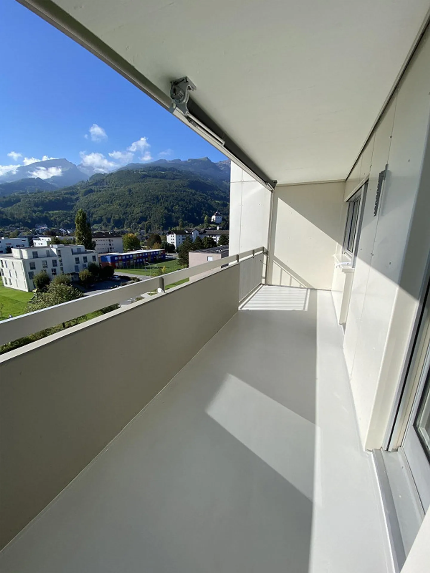 Appartement confortable de 3,5 pièces avec une belle vue - Photo 21 sur 23