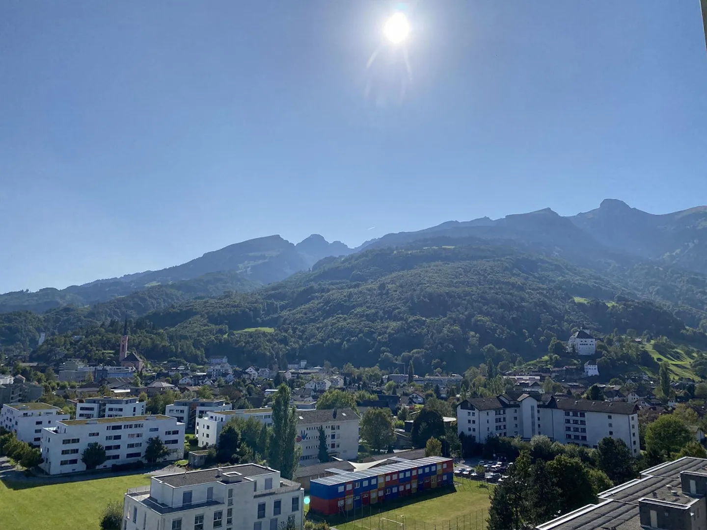 Appartement confortable de 3,5 pièces avec une belle vue - Photo 22 sur 23