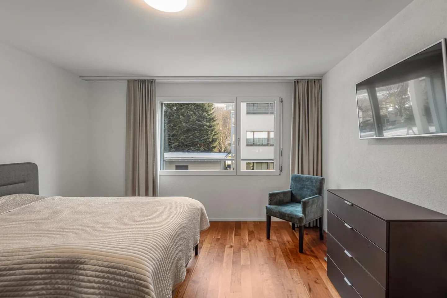 Appartamento moderno e elegante di 4,5 stanze con balcone - Foto 6 di 16