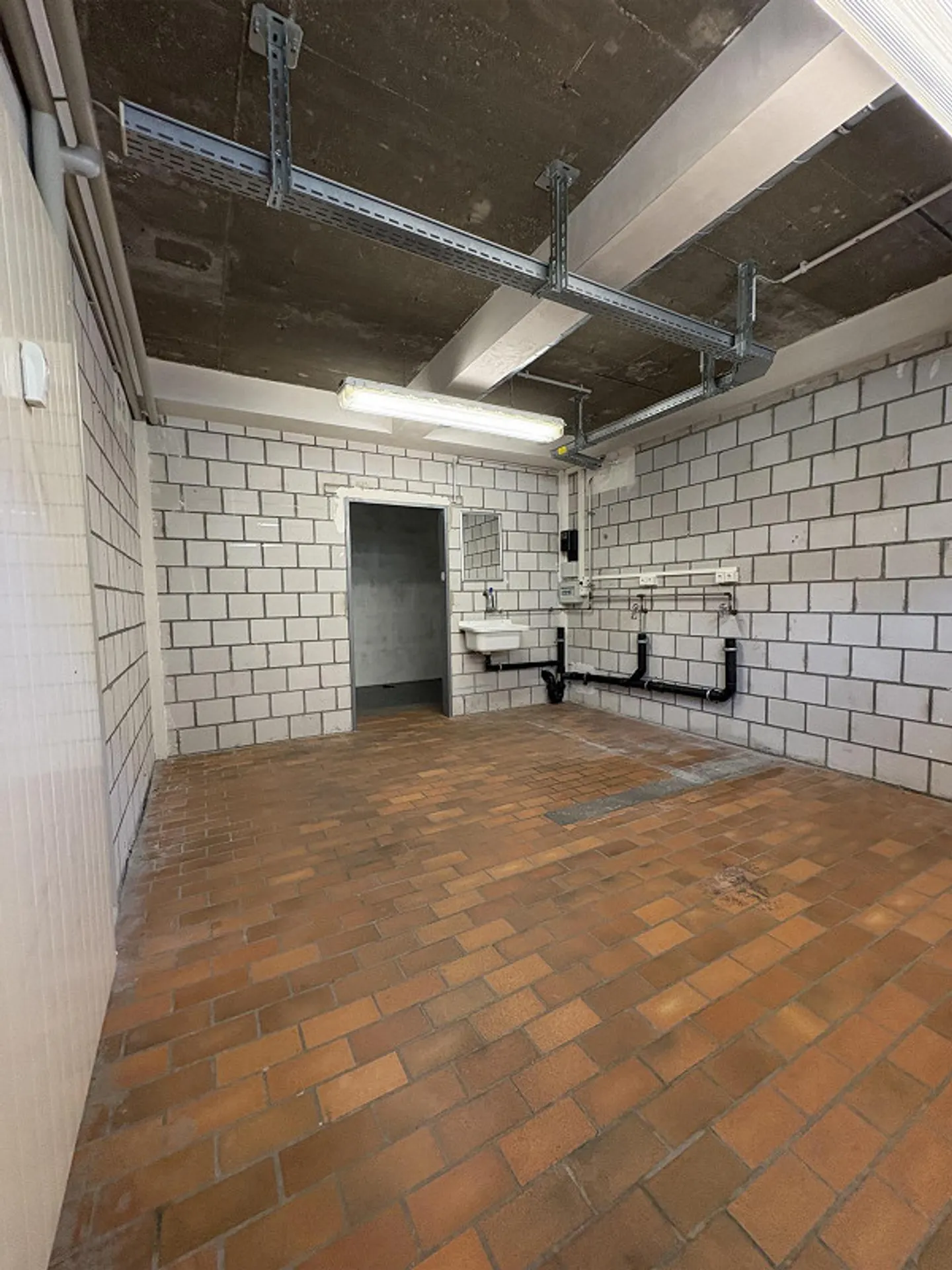 Tanto spazio per le tue idee? 75 m² di spazio di stoccaggio ad Allschwil - Foto 6 di 8