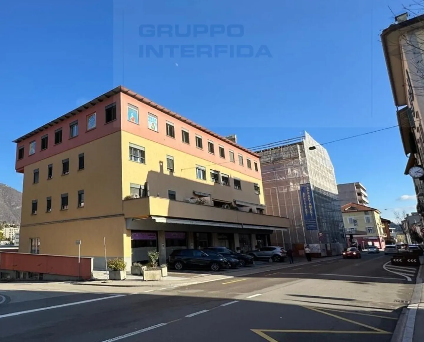 3.5 ZIMMER IN EINER DIENSTLEISTUNGSZONE - Foto 1 von 11