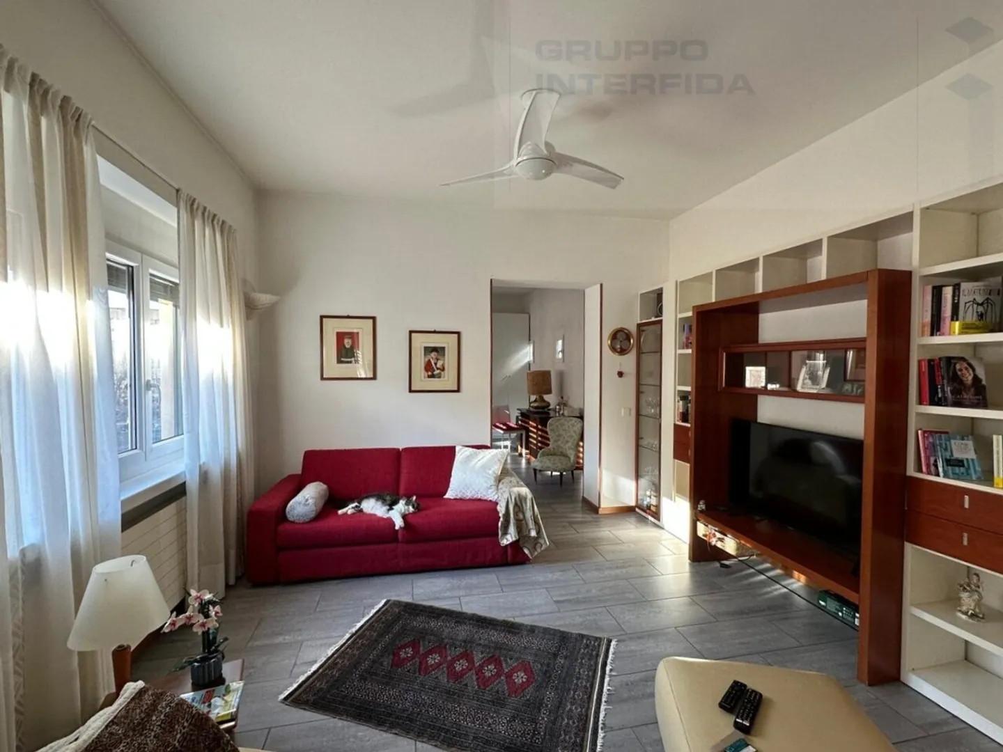 3.5 ZIMMER IN EINER DIENSTLEISTUNGSZONE - Foto 2 von 11