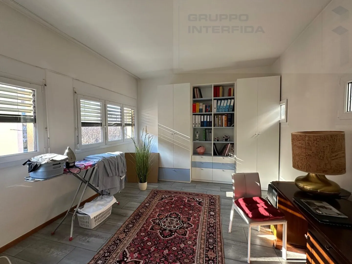 3.5 ZIMMER IN EINER DIENSTLEISTUNGSZONE - Foto 3 von 11