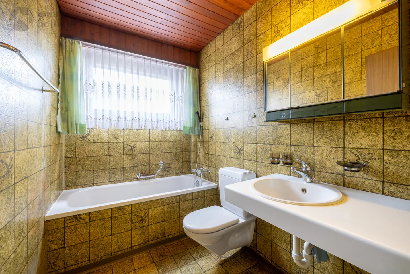 Charming Family Home in Oftringen - Photo 8 of 17