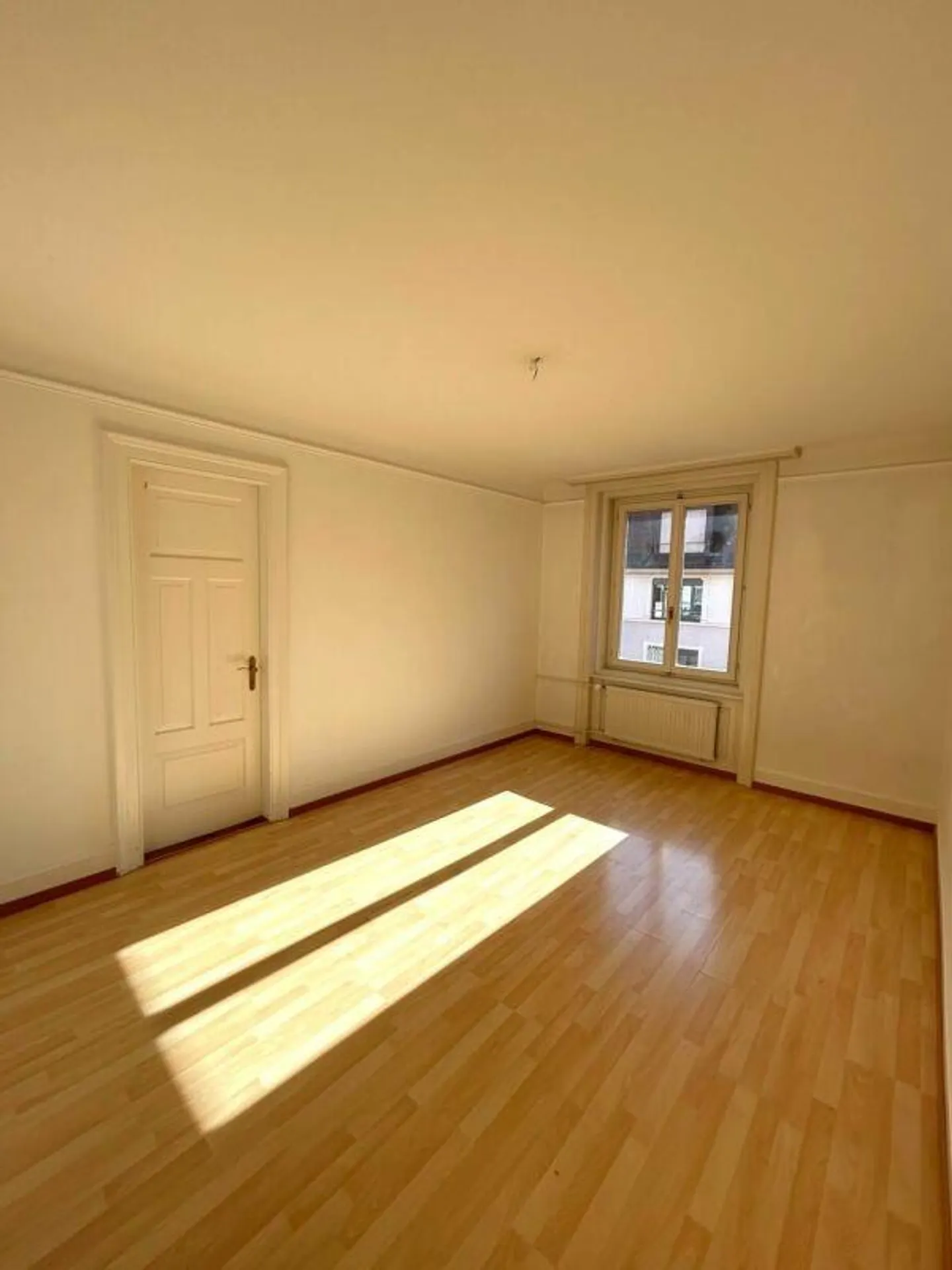 Charming Apartment in Central Luzern - Photo 2 of 7