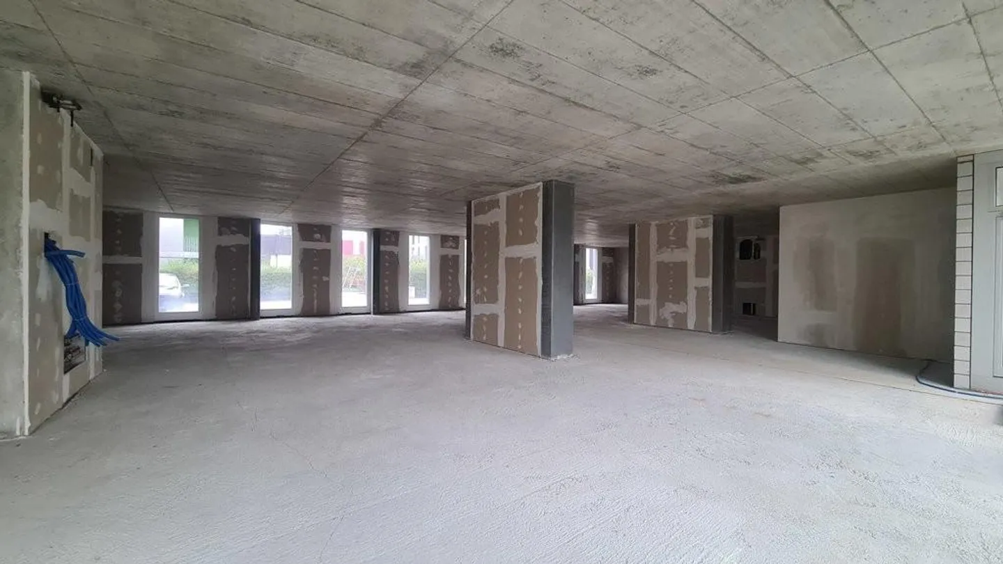 Secure commercial space in an optimal location! - Photo 7 of 9