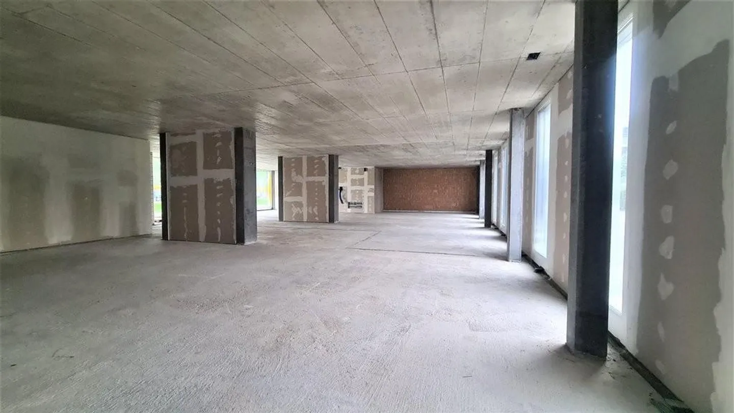 Secure commercial space in an optimal location! - Photo 8 of 9