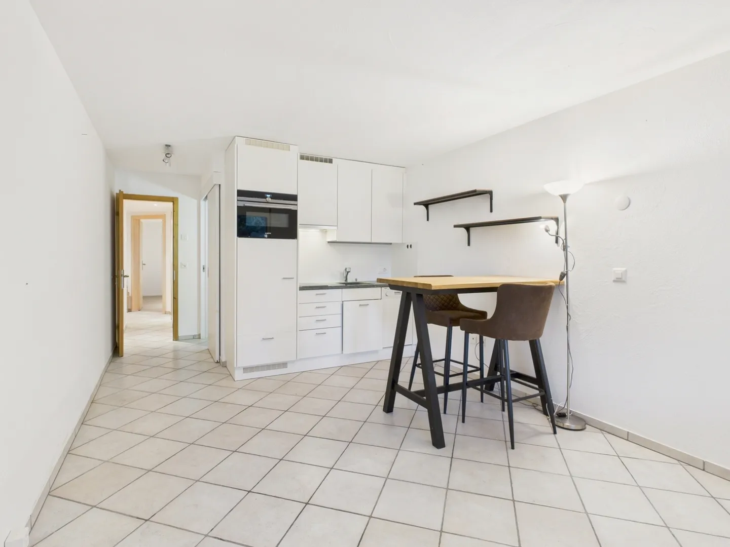 Vivere con vista: Incantevole appartamento di 2,5 stanze con grande terrazza giardino e vista sulle montagne a Laax-Dorf - Foto 2 di 13