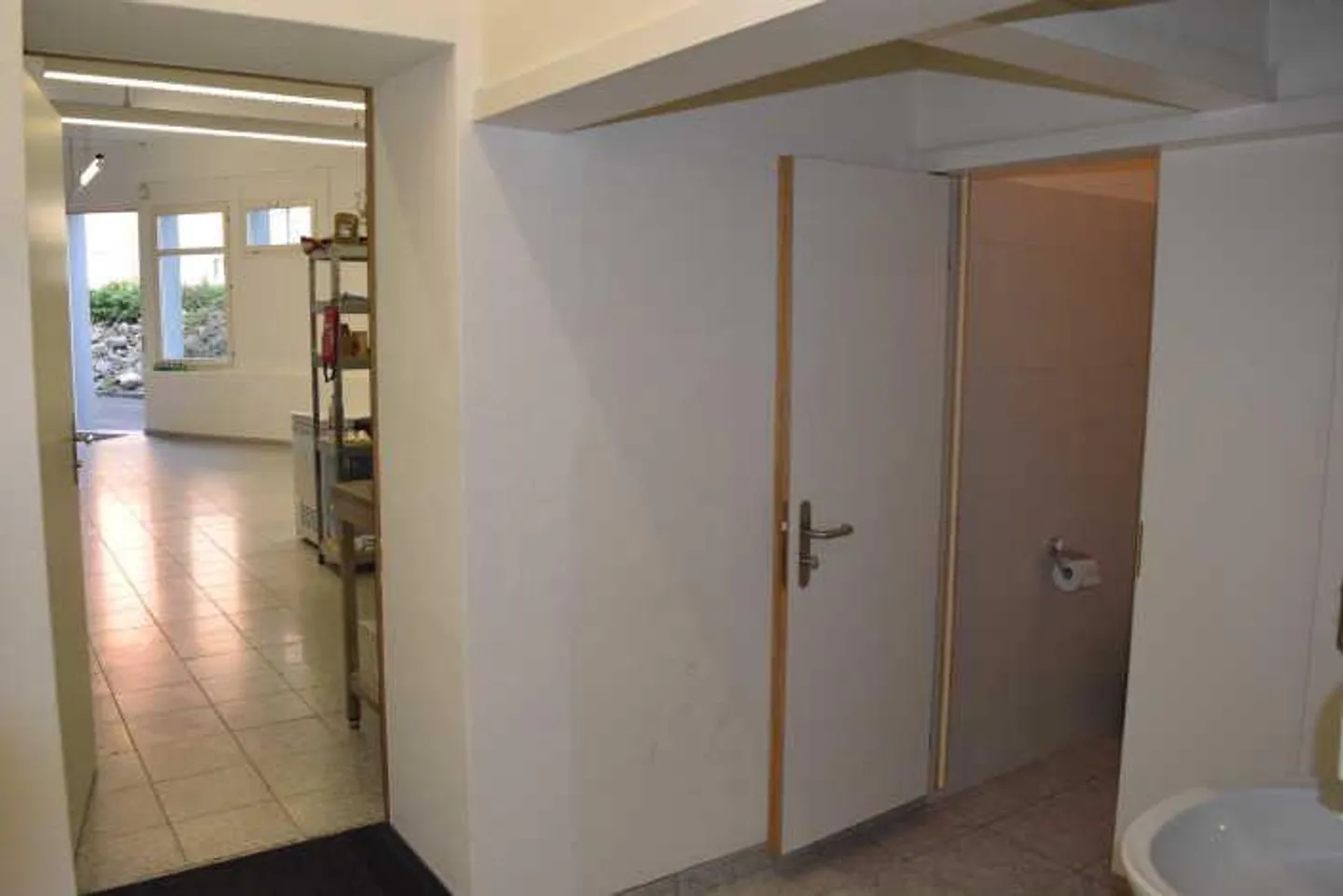 Atelier di 70 m2, commerciale, ufficio + spazio commerciale nel centro del villaggio - Foto 4 di 5