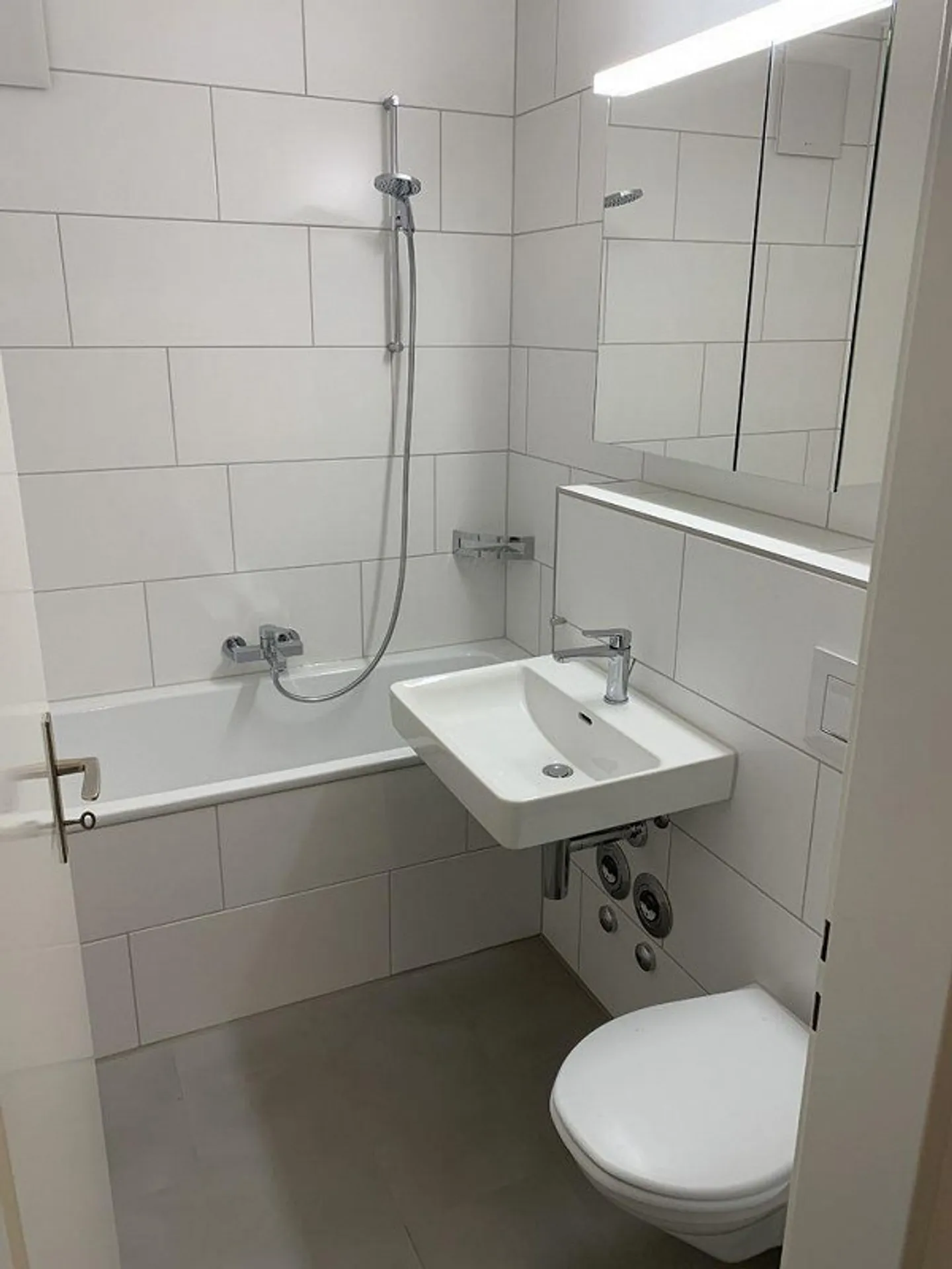 2.5-room apartment on the 1st floor for rent in 8048 Zurich - Photo 7 of 8