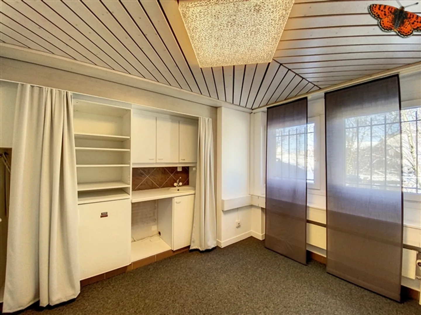 Spazio commerciale al piano terra - Foto 3 di 8