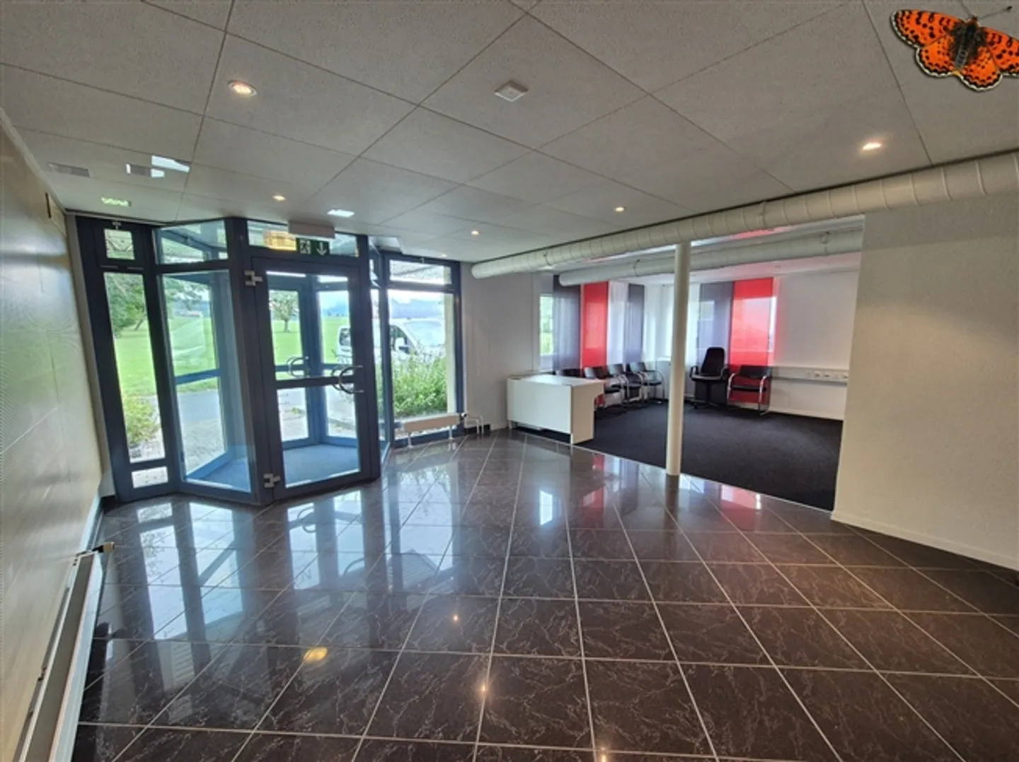 Spazio commerciale al piano terra - Foto 5 di 8