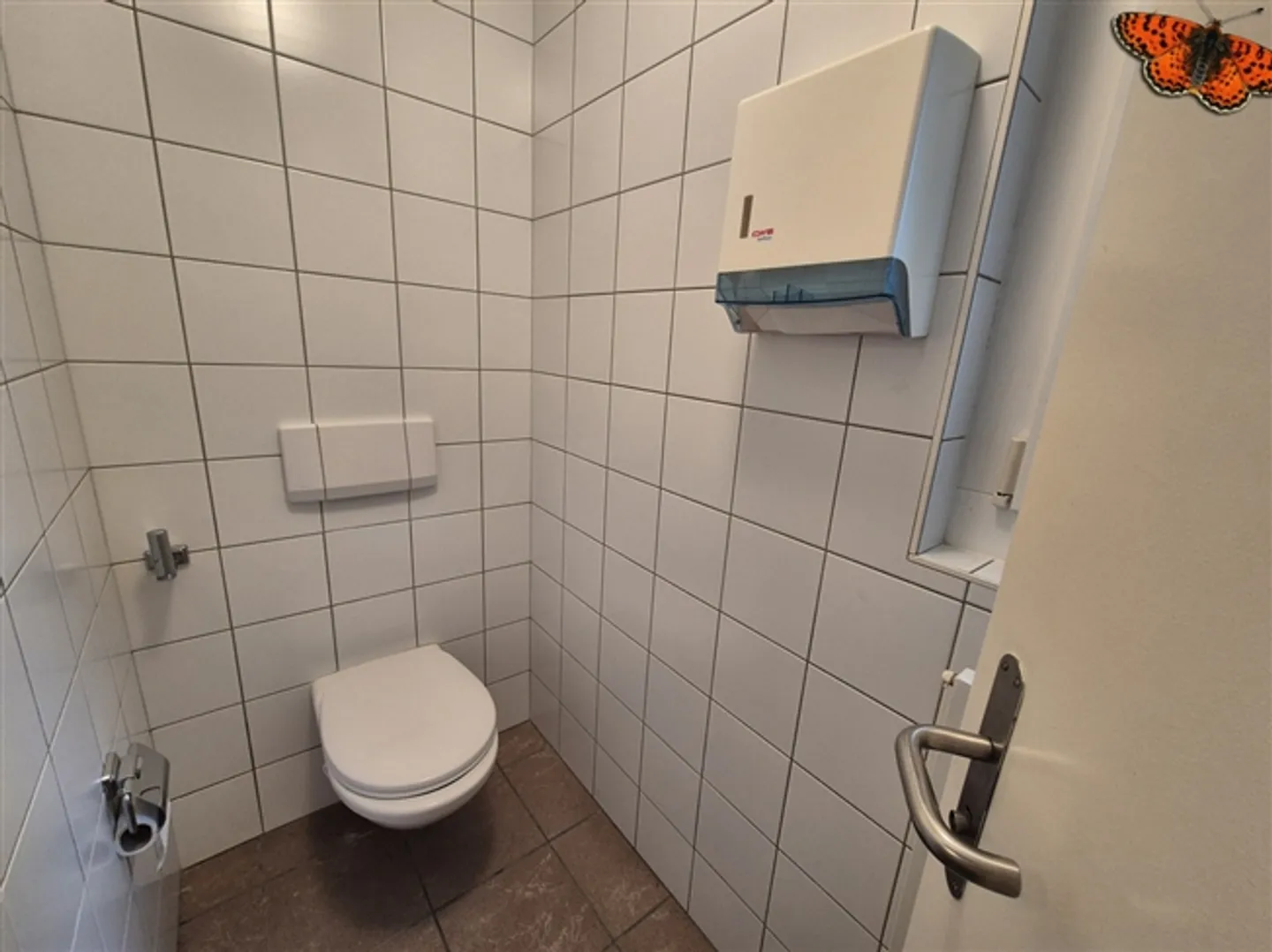 Spazio commerciale al piano terra - Foto 7 di 8